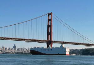 Tàu chở 999 xe VinFast VF 8 của Việt Nam cập bến nước Mỹ