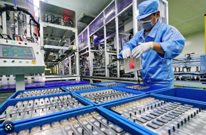 Phương Tây có thể chấm dứt sự phụ thuộc vào pin xe điện Trung Quốc vào năm 2030