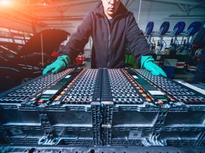 Vì sao “đất hiếm” quan trọng trong sản xuất pin EV?