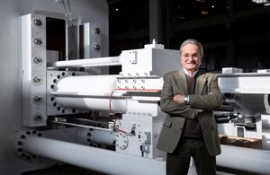 Khuôn dập khổng lồ sẽ định hình lại ngành sản xuất ô tô thế giới