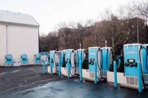 Khi thành phố lớn nhất thế giới “khát” trạm sạc xe điện công cộng