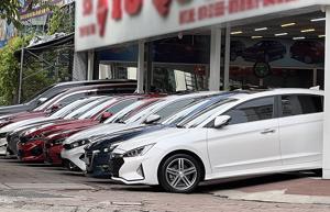 Thị trường ô tô cũ lao dốc, người tiêu dùng đứng trước cơ hội mua xe giá rẻ?