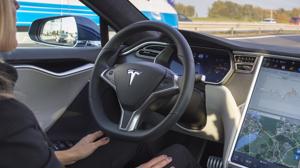 Elon Musk: “OEM lớn đang rất “quan tâm” phần mềm tự lái của Tesla”