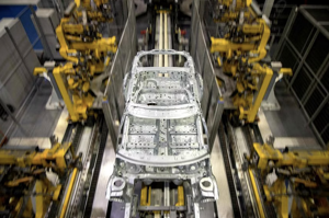 Các nhà sản xuất ô tô đổ xô săn lùng “thép xanh” trung hoà carbon