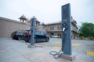 Quốc gia đông dân nhất thế giới giảm mạnh thuế xe điện và cơ hội của Tesla