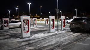 Elon Musk gặp khó tại châu Âu