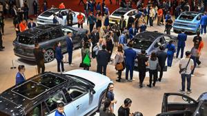 Trung Quốc cam kết hạn chế “mở rộng” ngành công nghiệp xe điện