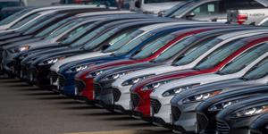 Ngược dòng thế giới, Ford hạn chế sản xuất xe điện, tăng sản lượng xe xăng