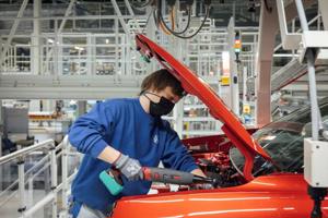 Ngành ô tô toàn cầu dễ bị tổn thương như thế nào?