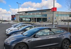 Tesla thua lỗ lớn trên sàn chứng khoán Mỹ, mất 230 tỷ USD giá trị