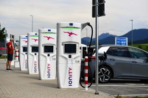 Châu Âu sẽ tiêu thụ ít hơn gần 9 triệu xe điện vào năm 2030