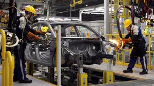 Thời điểm phù hợp để áp dụng chính sách giảm lệ phí trước bạ ô tô