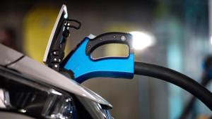 Chính quyền Mỹ “bơm” 1,7 tỷ USD chuyển đổi cơ sở vật chất cho xe điện