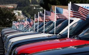 Cựu Tổng thống Trump vạch kế hoạch "phục hồi" ngành công nghiệp ô tô Mỹ