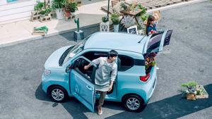 Xe điện siêu nhỏ, giá rẻ của Trung Quốc tràn ngập đường phố châu Âu