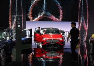 Khi các nhà sản xuất ô tô toàn cầu phải chuyển sang công nghệ Trung Quốc