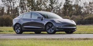 Đuổi trộm bằng công nghệ thông minh trên Tesla Model 3