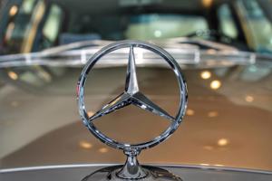 10 thương hiệu ô tô đắt giá nhất thế giới 2020