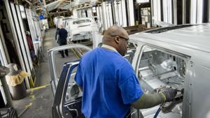 Dịch COVID-19 đe dọa sản xuất ô tô ở Mỹ, châu Âu