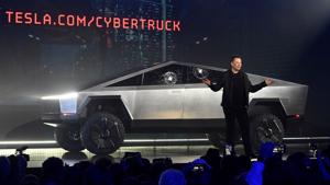 Tesla bỏ túi trên 50 triệu USD tiền cọc bán tải Cybertruck
