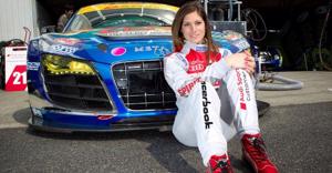 15 nữ vận động viên đua xe khiến cánh mày râu phải “dè chừng”