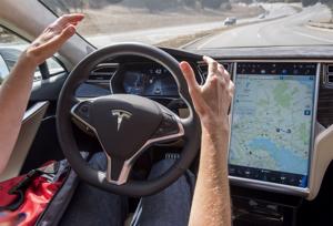 Công nghệ ô tô tự lái, cuộc đua “nóng” nhưng thiếu quy chế