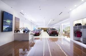 Không gian trưng bày sang chảnh của Jaguar Land Rover tại TP.HCM