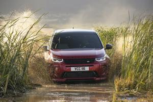 Land Rover "thay máu" Discovery Sport, giá bán "giật mình"