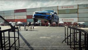 Cú xoay ngược trên không "dựng tóc gáy" của Kia Optima mới