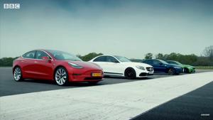 "Dựng tóc gáy" với màn vượt slalom của Tesla Model 3 Performance