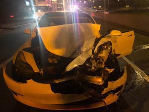 Tesla Model 3 "tự lái" đâm nát xe cảnh sát