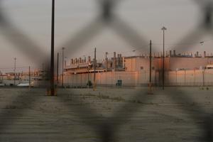 Các nhà sản xuất ô tô châu Âu đồng loạt đóng cửa nhà máy