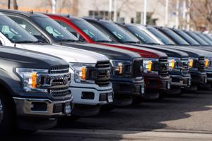 Giảm 50% thuế, phí để "giải cứu" ô tô?