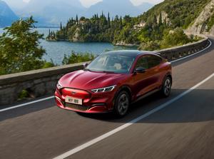 Số phận những mẫu xe nóng nhất năm: “đóng băng” vì Covid-19