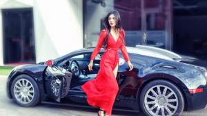 Những siêu mẫu và siêu xe thuộc hàng đắt nhất thế giới