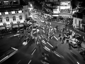 Có nên bật đèn xe máy suốt cả ngày?