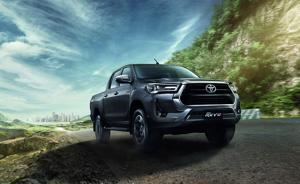 Toyota Hilux 2021 ra mắt, ngoại hình nâng cấp, động cơ Diesel 2.8 lít mới