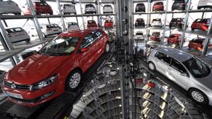 Ô tô nguyên chiếc nhập khẩu về Việt Nam giảm mạnh
