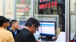 Phí trước bạ ô tô giảm 50%, lưu ý gì khi nộp phí để khỏi "sốc"?