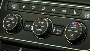 Trời rét đậm nên chỉnh điều hòa ô tô ở mức bao nhiêu độ?