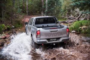 Triệu hồi gần 2.000 bán tải Toyota Hilux nhập khẩu