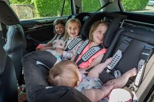 Trẻ em ngồi ghế nào trên ô tô là an toàn nhất?