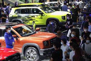 Hết ưu đãi 50% phí trước bạ, thị trường ô tô Việt sụt giảm mạnh