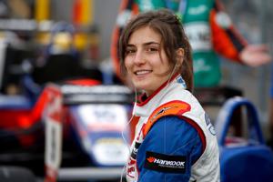 Ferrari muốn có nữ tay đua F1 