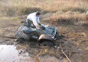 Những bức ảnh “dở khóc dở cười” về xe máy