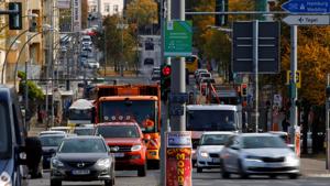 Mặc suy thoái toàn ngành, Toyota vẫn ăn nên làm ra