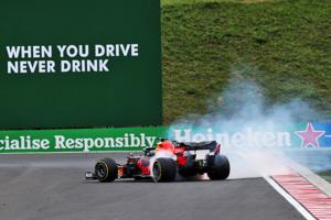 Max Verstappen, từ tai nạn vươn tới bục vinh quang