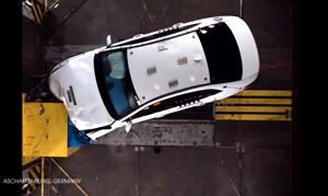 Video màn "tra tấn" VinFast Lux2.0 và Lux SA2.0 tại Đức