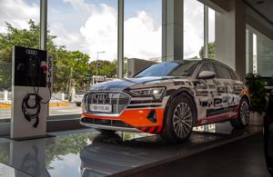Cận cảnh xe điện hạng sang Audi e-tron đầu tiên tại Việt Nam