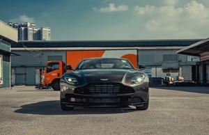 Siêu xe Aston Martin DB11 màu độc hơn 15 tỷ về Việt Nam